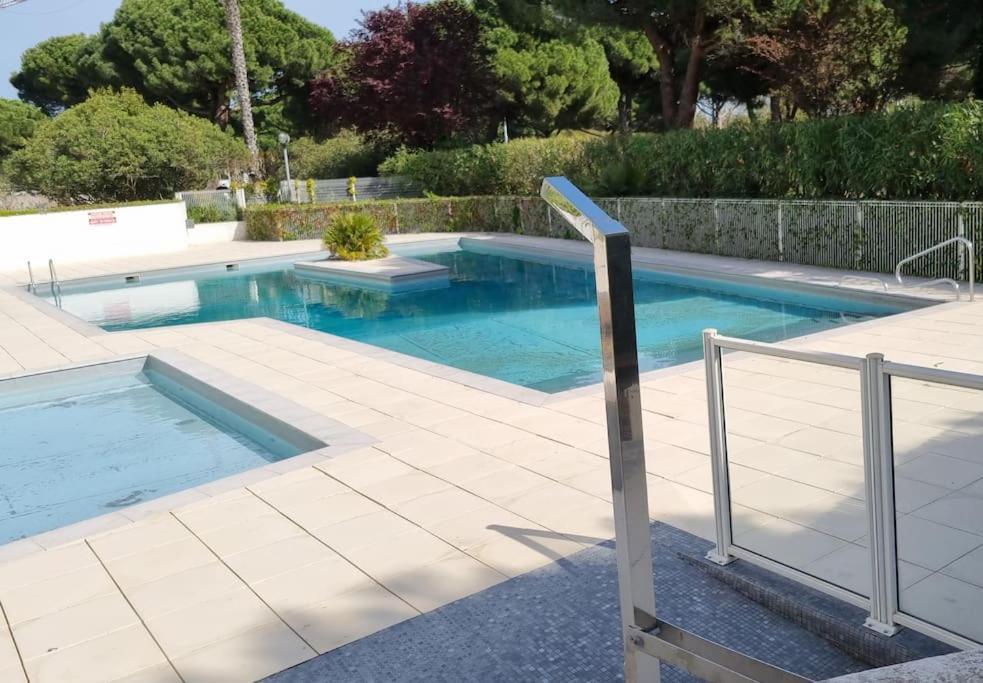 Superbe T2 Tout Confort 3 Etoiles, Entierement Renove Avec Piscine, Parking, Clim, Wifi, Netflix La Grande Motte Exterior photo