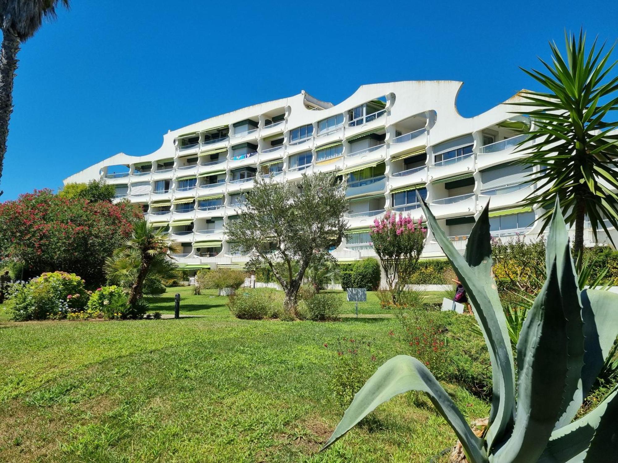 Superbe T2 Tout Confort 3 Etoiles, Entierement Renove Avec Piscine, Parking, Clim, Wifi, Netflix La Grande Motte Exterior photo