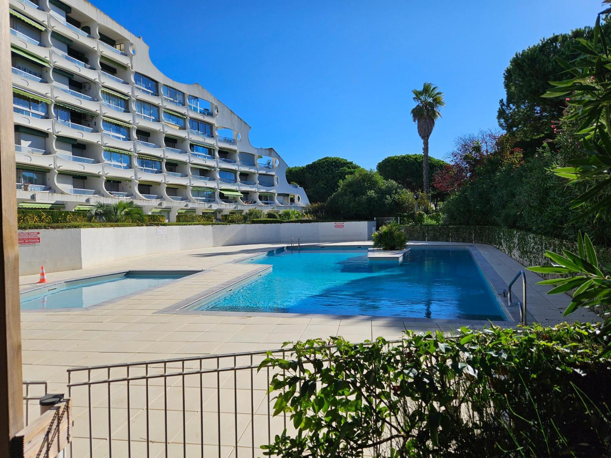 Superbe T2 Tout Confort 3 Etoiles, Entierement Renove Avec Piscine, Parking, Clim, Wifi, Netflix La Grande Motte Exterior photo